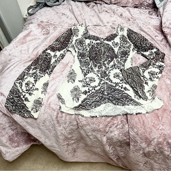 Billabong Tops - Billabong boho hippie flowy top